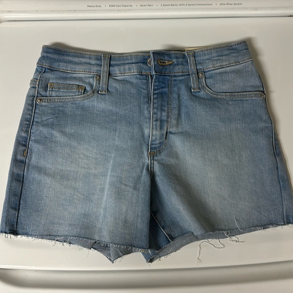 2/$20   Universal Thread High-Rise Midi Jean Shorts - Light Wash - Picture 1 of 3